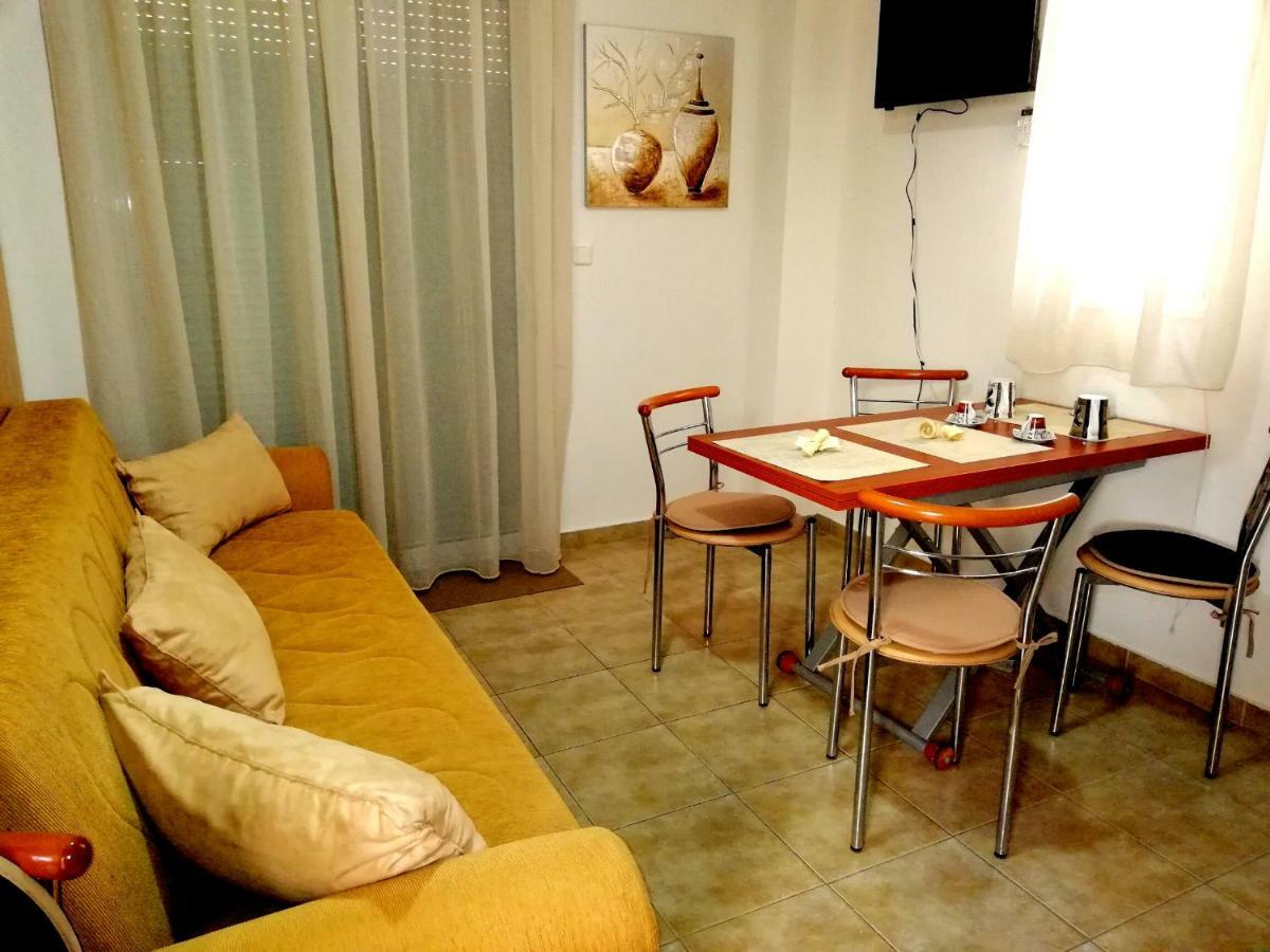 Kalamata Downtown Apartment Kültér fotó
